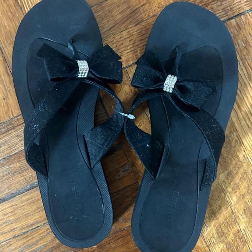 Guess Women's Black Flipflops